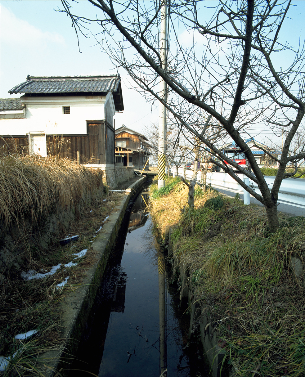水路は溝になった