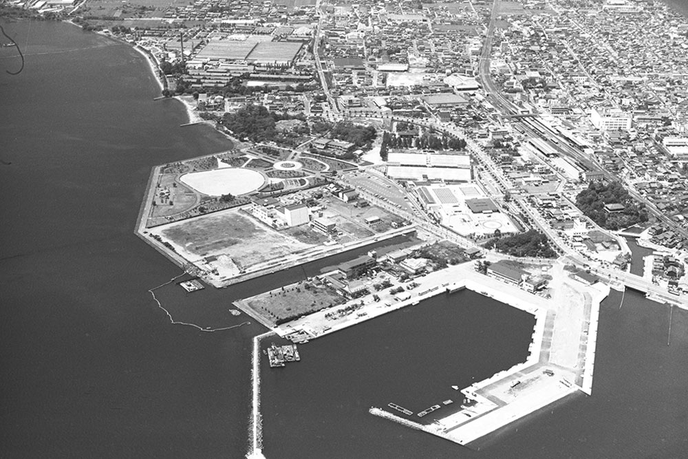 長浜港周辺をのぞむ