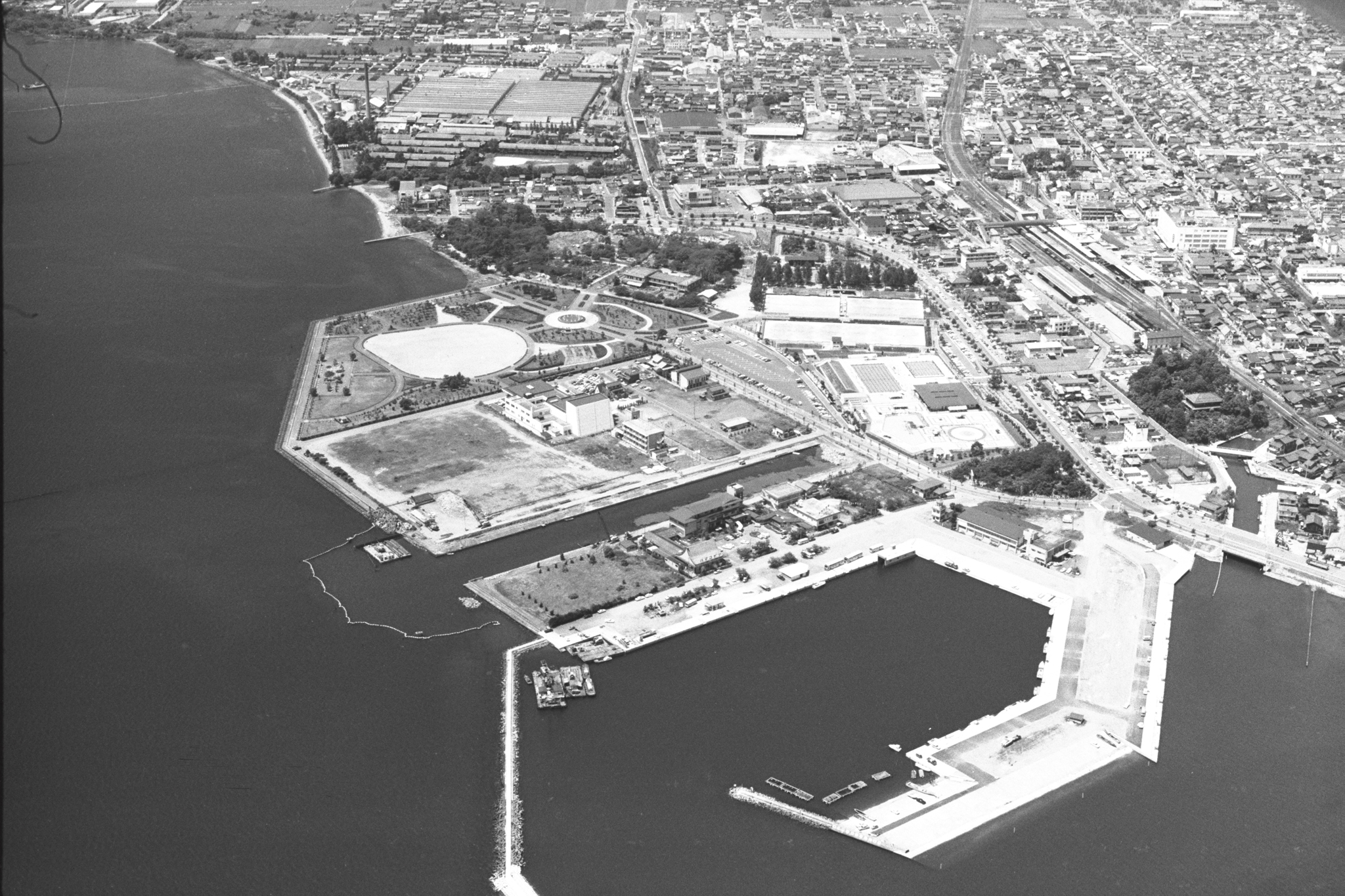 長浜港周辺をのぞむ