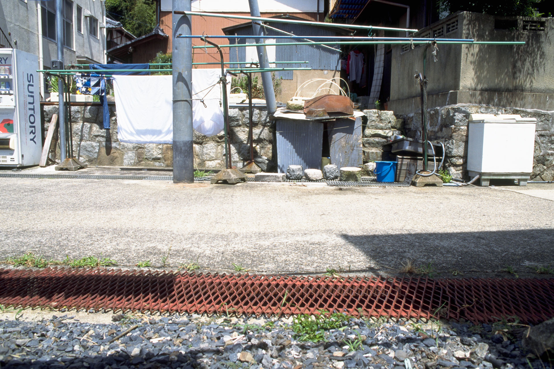 石積みのある浜