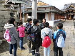 児童学習航海でのサポート活動の様子画像3